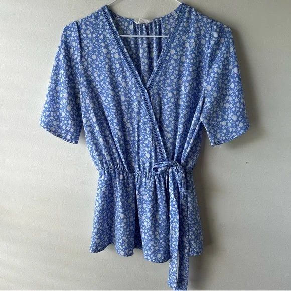 5 FOR $25 | Sienna Sky Short Sleeve Floral Blouse Floral V-Neck Blue White S - Picture 1 of 4